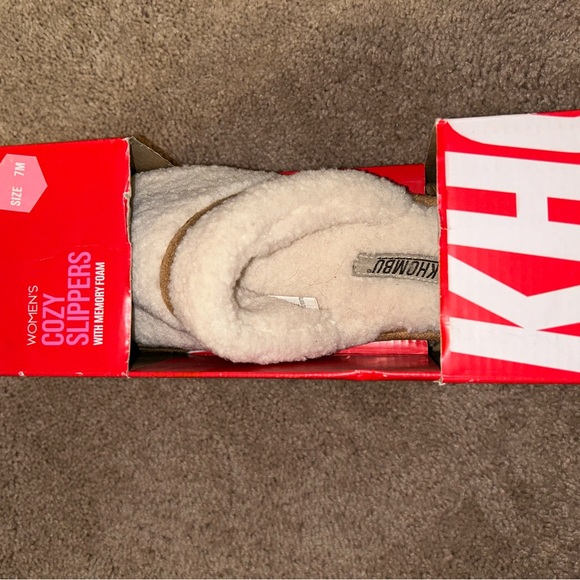 Khombu Cozy Slippers - Picture 4 of 4